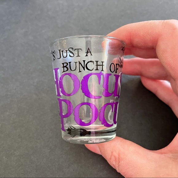 Disney HOCUS POCUS Amuck, Amuck, Amuck & More Sayings Set of 4 Shot Glasses NEW! - Picture 14 of 16